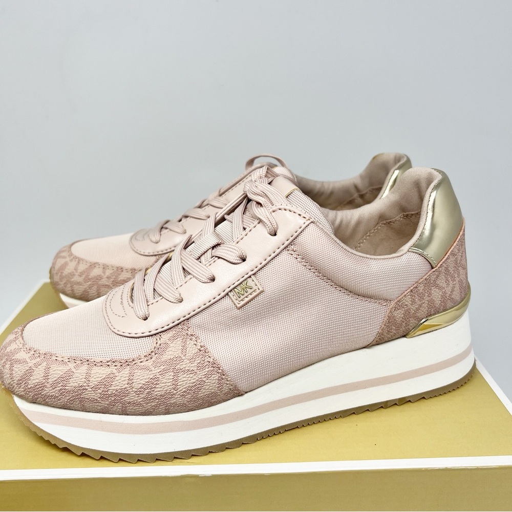 Michael Kors Monique Trainers
Size 7.5 - Picture 4 of 9